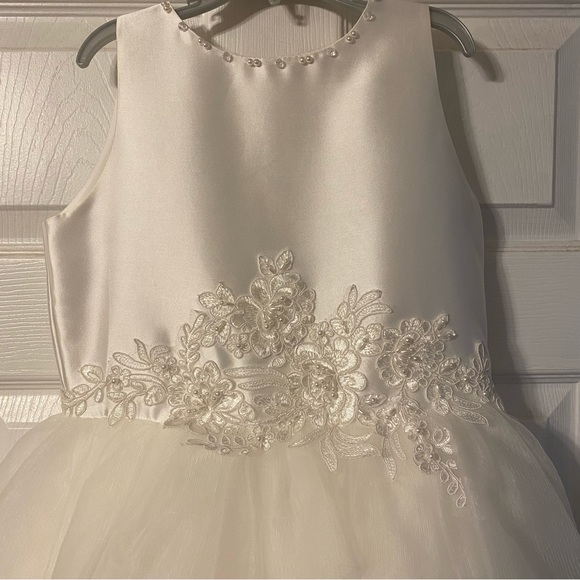 Communion or Flower Girl Dress (Off White) Girls Size 10 with veil and tiara - Picture 6 of 16